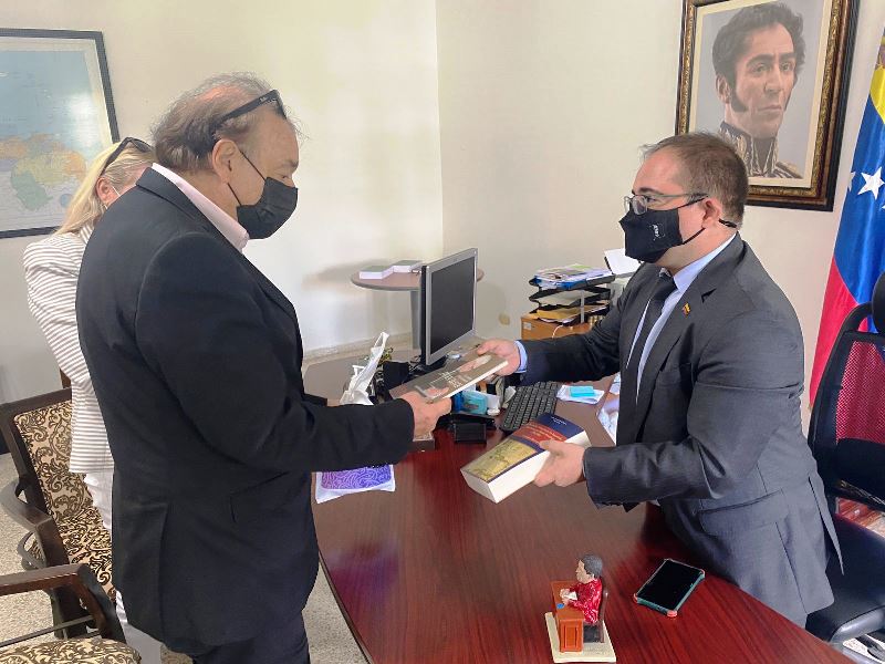 Visita de Intelectual Ignacio Ramonet